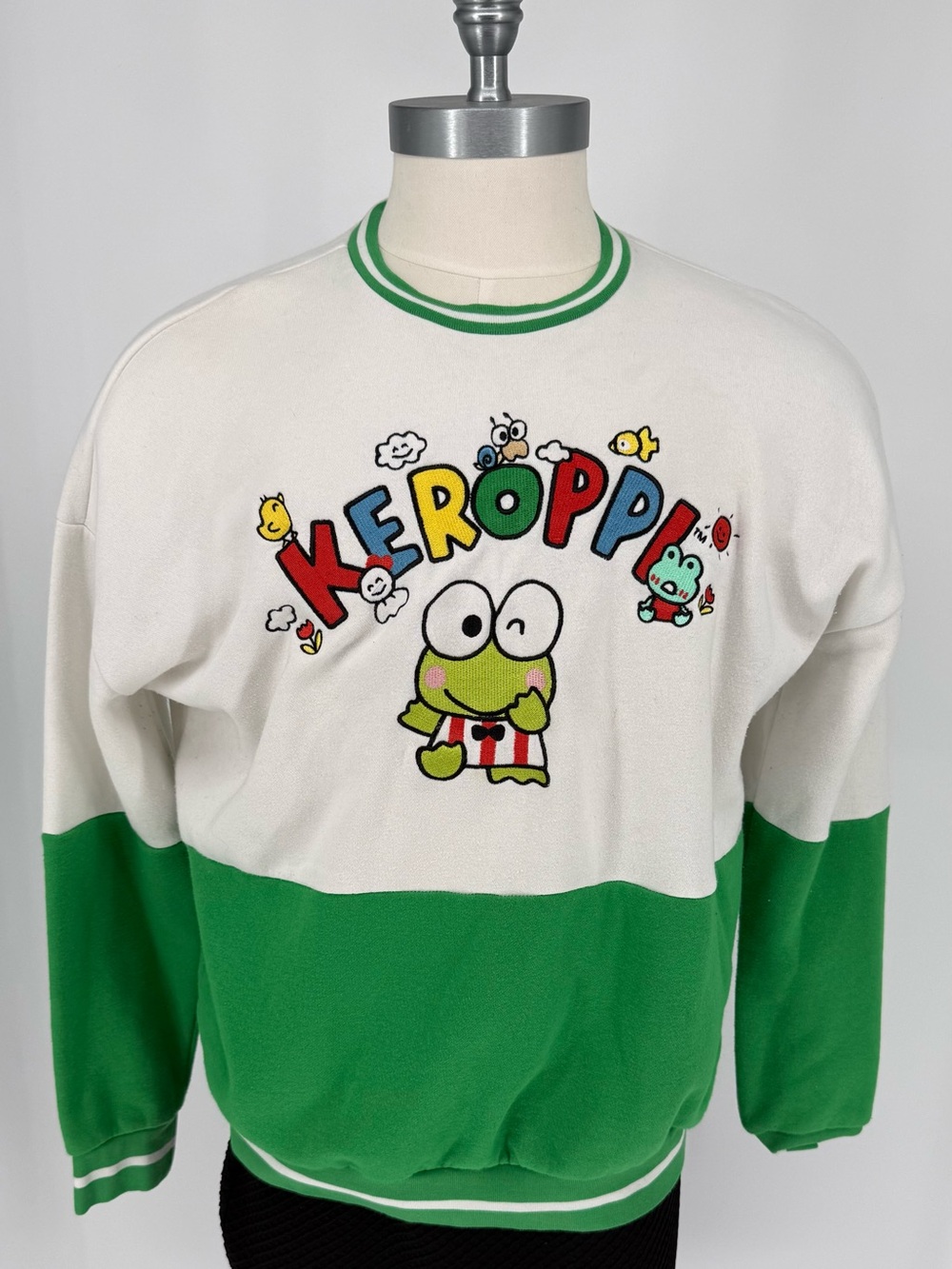 Sanrio Keroppi White and Green Sweatshirt Embroidered Frog Size Mens Medium